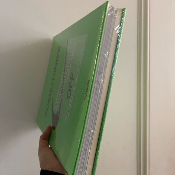 VIRGIL ABLOH “SOMETHINGS OFF” TASCHEN NIKE BOOK - Picture 8 of 10